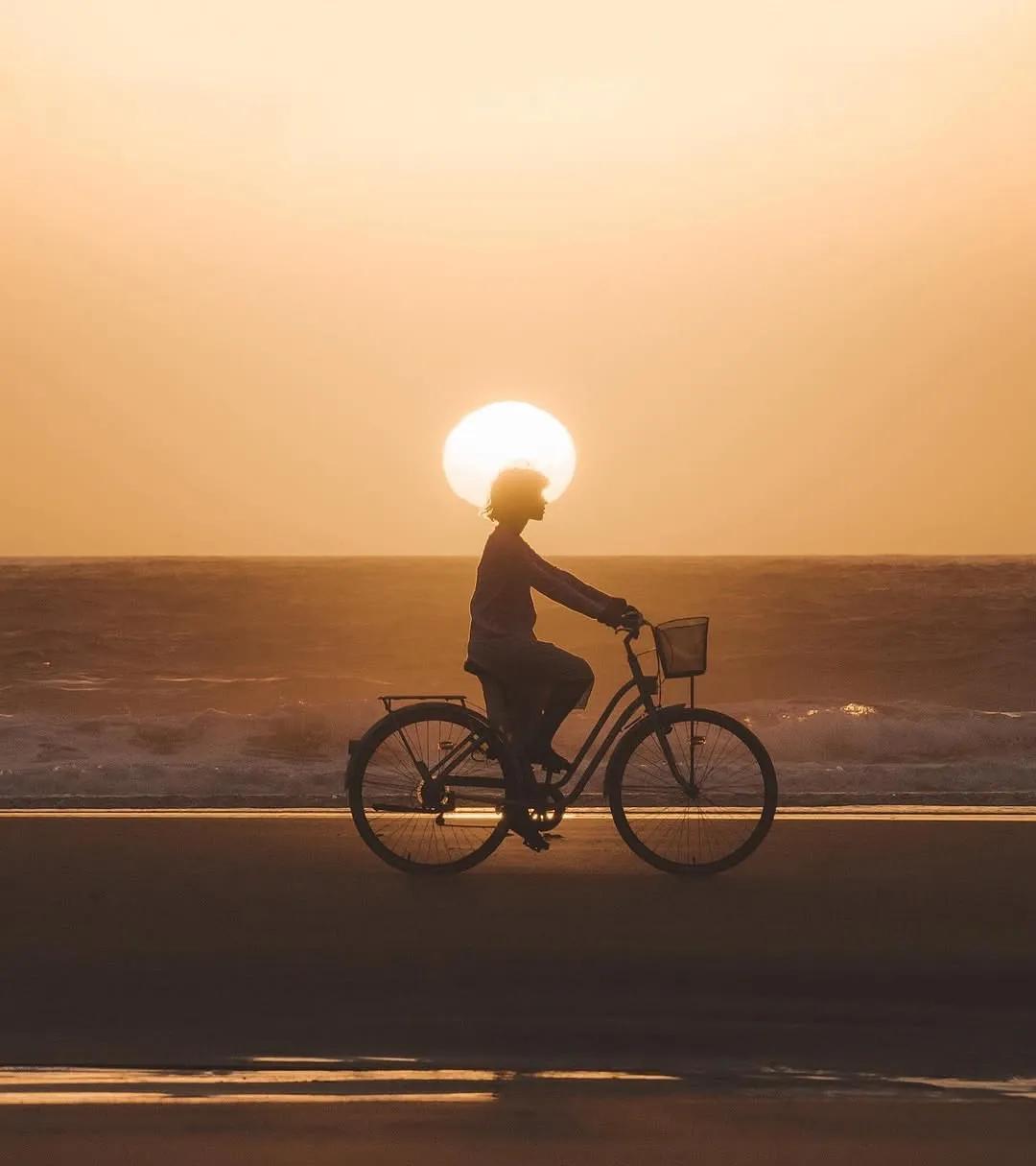 骨子里自私的人都有个通病：你对他越好，他越会反过来欺负你。起初你真心换真心，给他