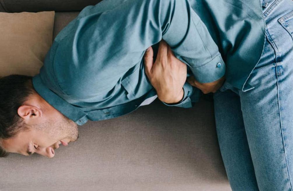 直肠癌看大便就知？提醒：上厕所时发现6个怪象，尽早做下肠镜上厕所这件事，大部