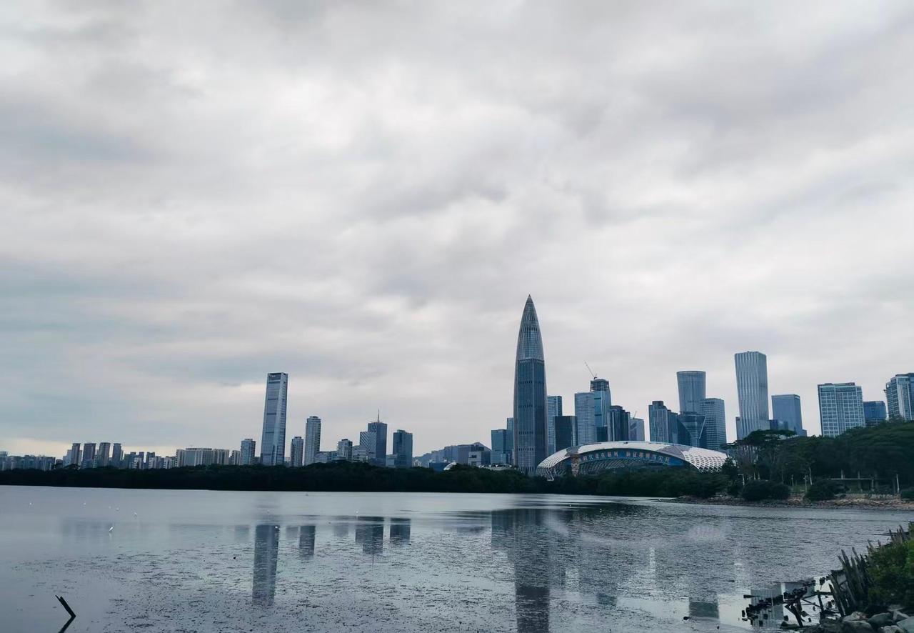 有没有发现,有些男人明明长相普通、经济条件一般,却能让女人疯狂迷恋?你以为靠金钱