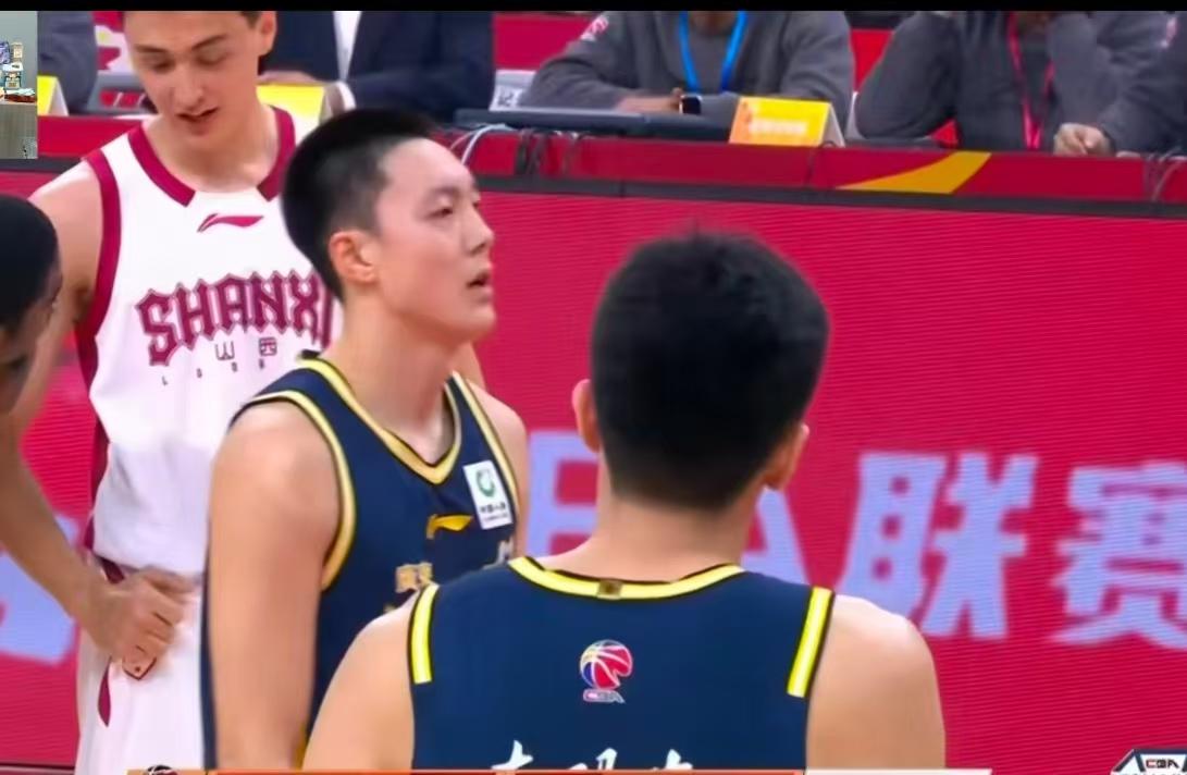 广东主场鏖战两个半小时以107-97击败山西，给大家评分如下：萨姆纳：满分，2