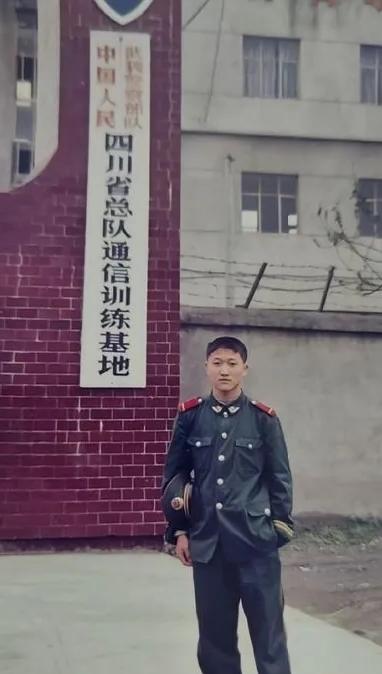 2006年长途车惊魂：18岁女生向武警求救遭无视，4小时后战士一挑三制服歹徒