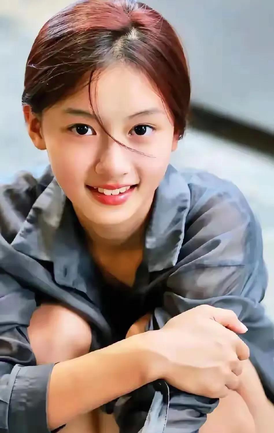 谁说长得漂亮不能当饭吃？这才15岁就被于正看中了这就是长得漂亮的好处不过这