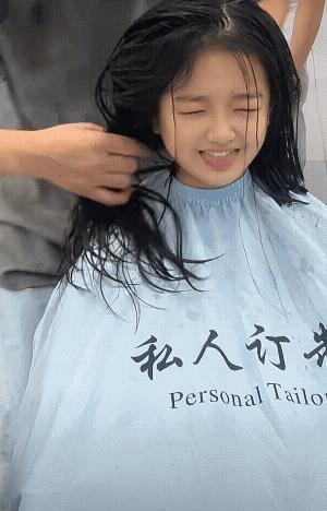 短发精神有个性，剪的太好看了，漂亮的小公主！[玫瑰][大笑][赞]