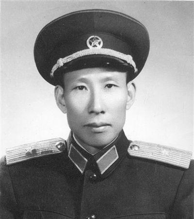 1943年，15个鬼子和几个汉奸躲在洞内负隅顽抗，一时久攻不下，将领曾美用了一个