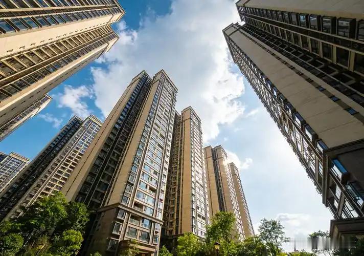 最高补贴8万块，上海砸钱救楼市了。上海刚发布楼市新政，在外环外买房并且卖掉旧