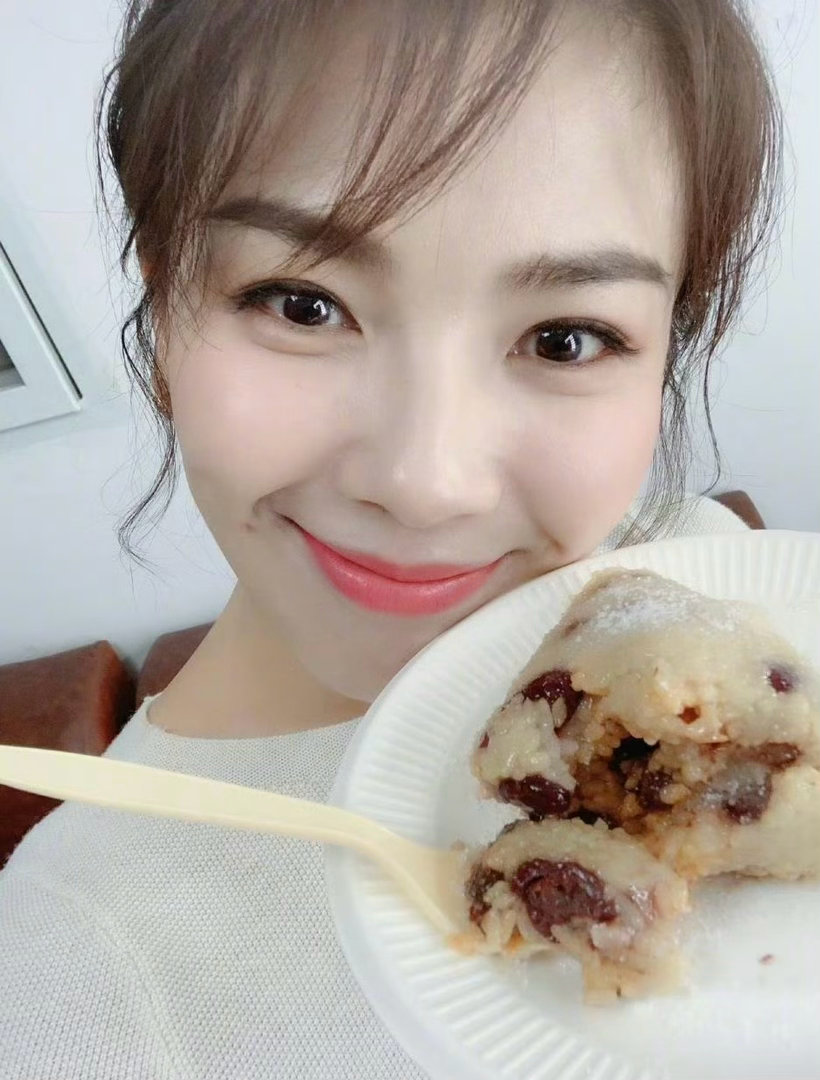 刘涛说大肠包榴莲香极了百厨大战奇异果拌饭不够，大肠包榴莲还说香极了，涛姐你的胃