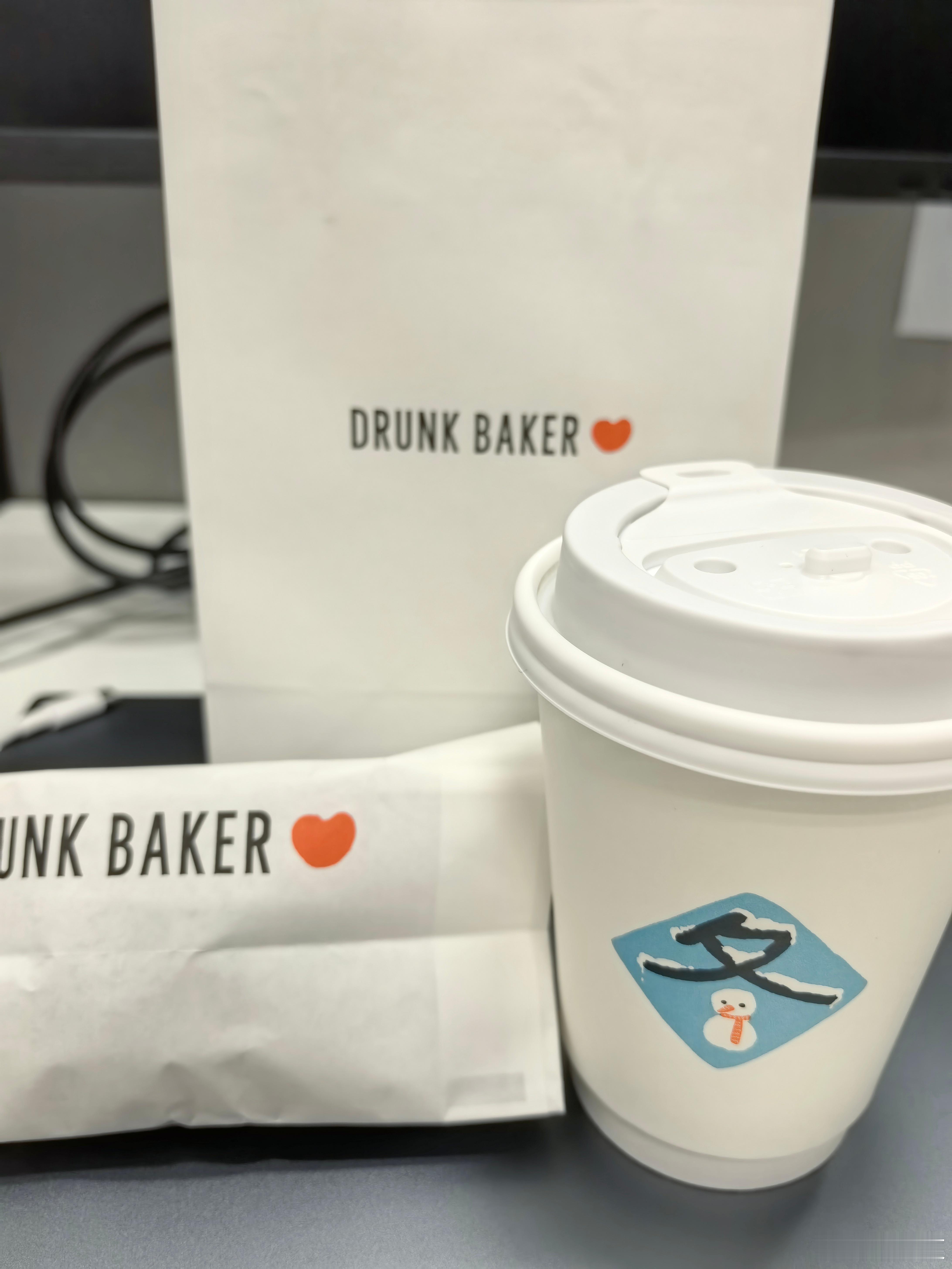 一杯咖啡能买三十个鸡蛋今天早一杯咖啡10块，加上面包18元，看盒马的价格，的确能