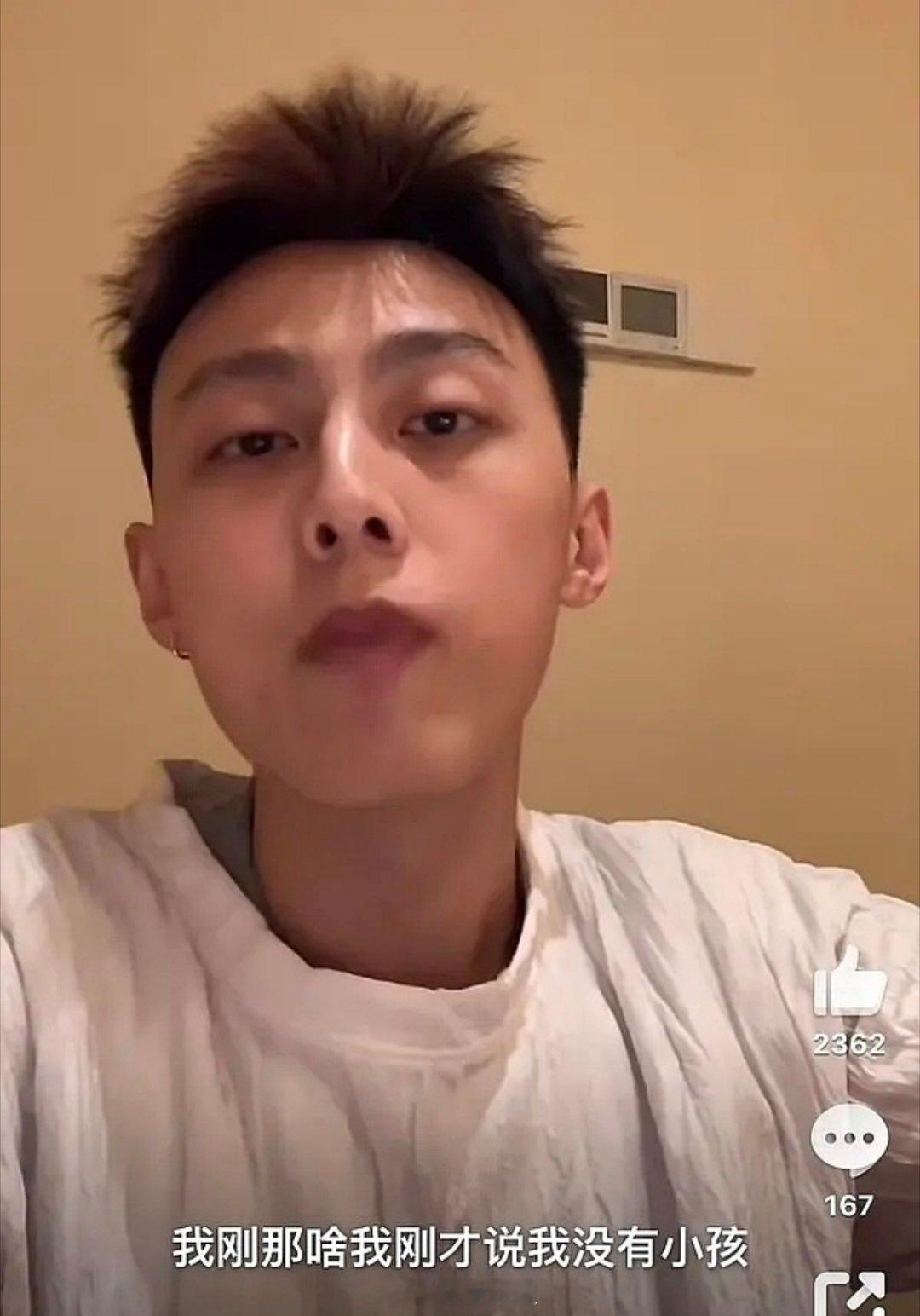 两个男的都去陪产了，生完，一个走了一个留下。。。。。刚看自己打完这段文字，又被震