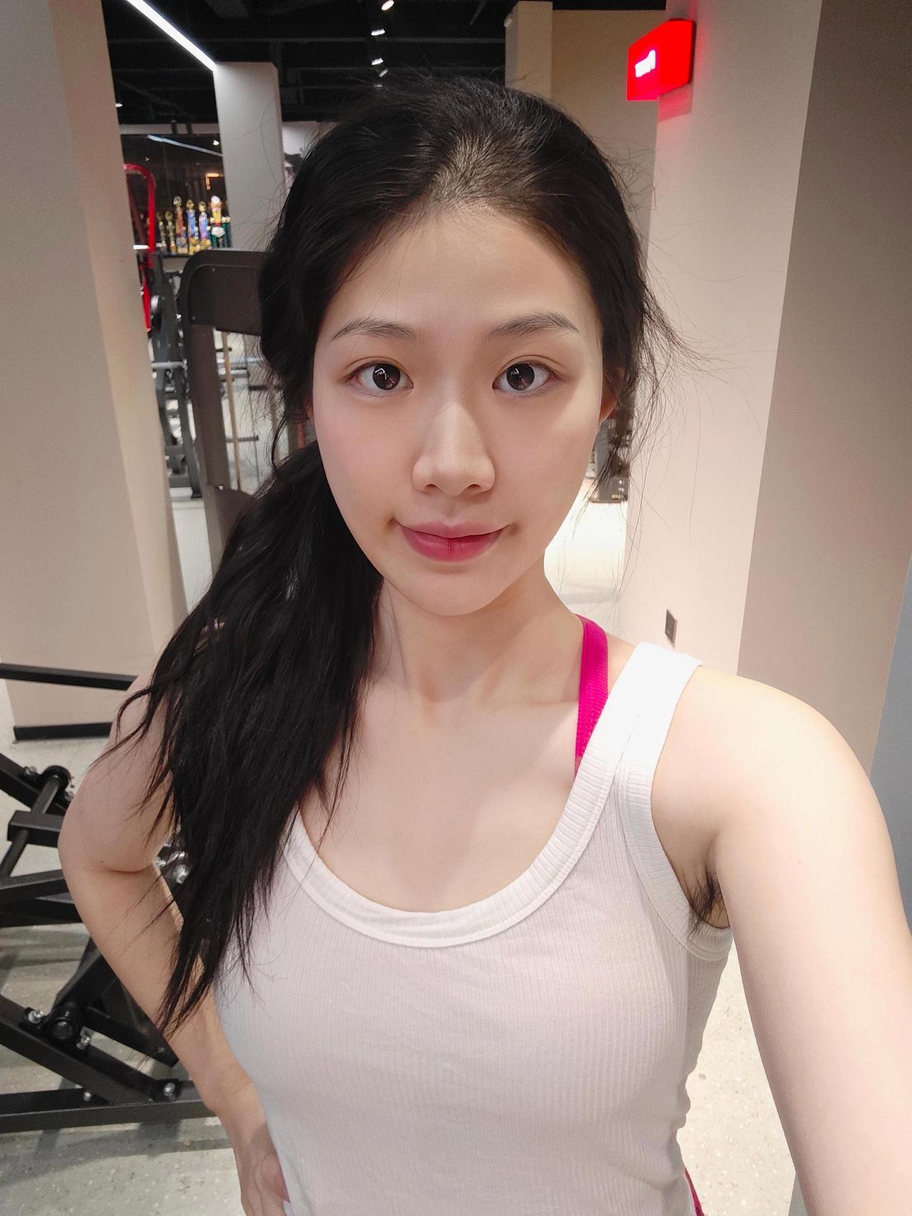 浓密的“小丛林”，堪称“原生美学的倔强行为艺术”。