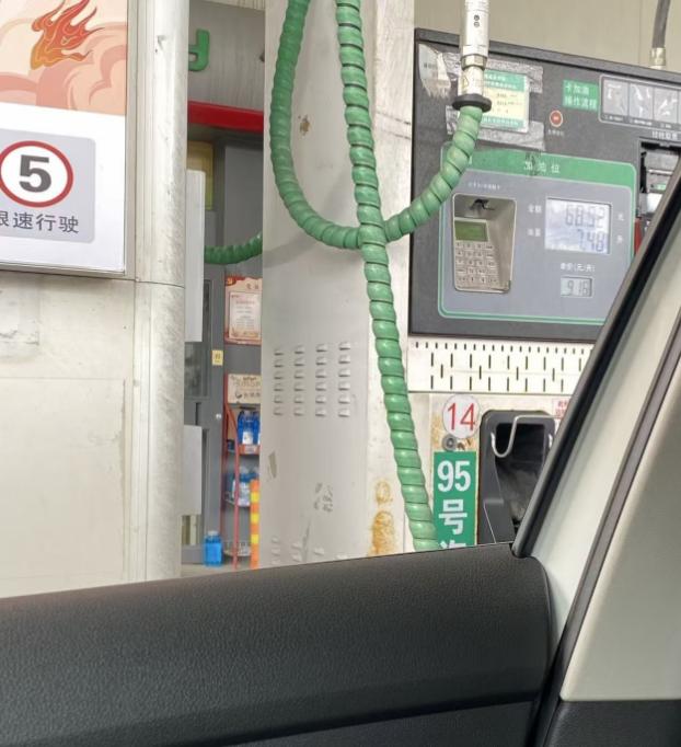 果然姜还是老的辣这油价眼看就要重回“9元时代”，我特意去问我爸，你开的可是油