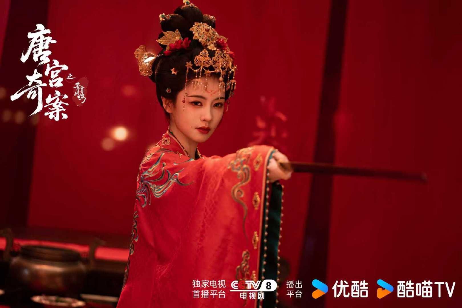 白鹿新剧阴湿女鬼味唐宫奇案灵堂红妆，鬼气森森。白鹿将阴湿女鬼演得让人毛骨悚然