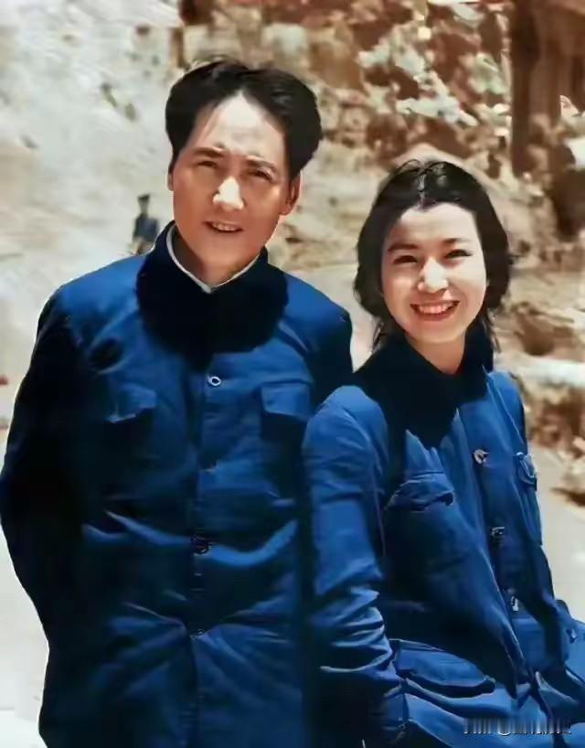 这张老照片我第一次见到，是后期上色的一张照片，不过应该不是合成的，看背景应该是4