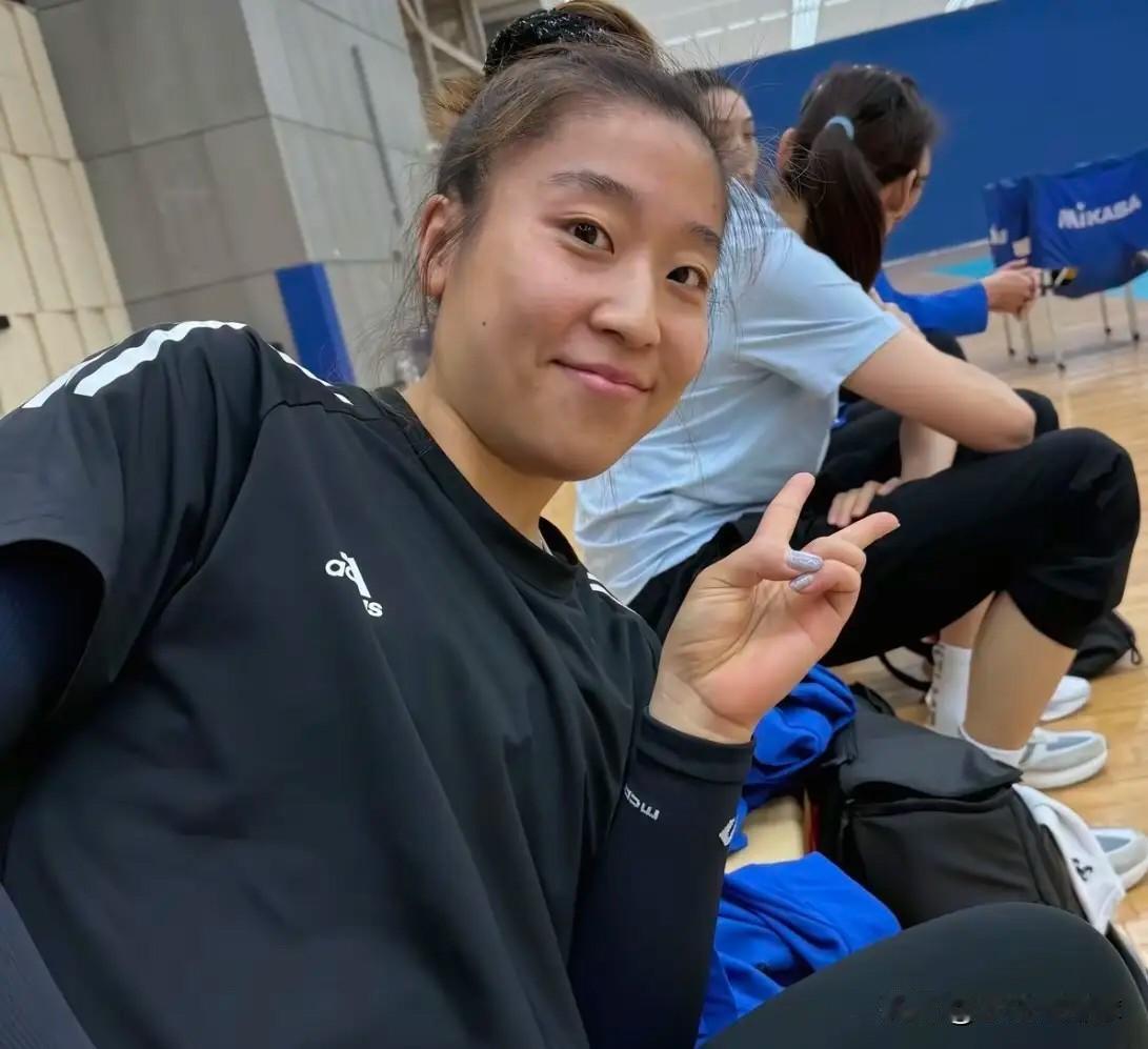 【且看最新转会动态】本赛季王思敏正式加入河南女排；山东U20女排二传李月凝有