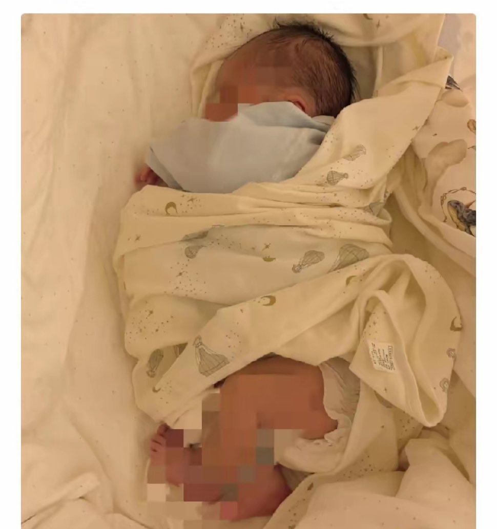一位孕妈怀胎八个月突发意外离世，婆婆执意要求剖腹取子。医生无奈配合手术，顺利救下