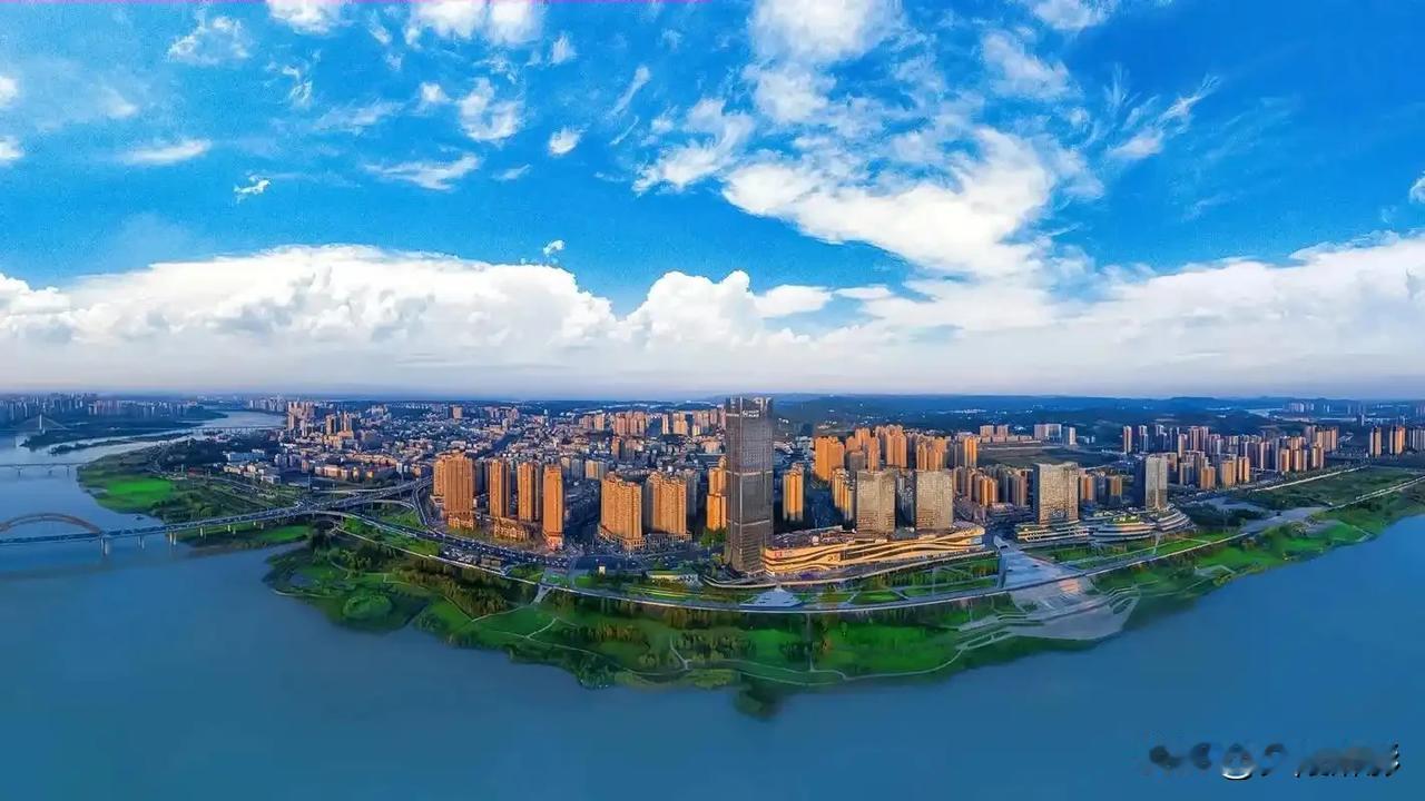 地处四川盆地东北部的南充，是川东北核心门户、四川人口大市，依托成渝双城经济圈北翼