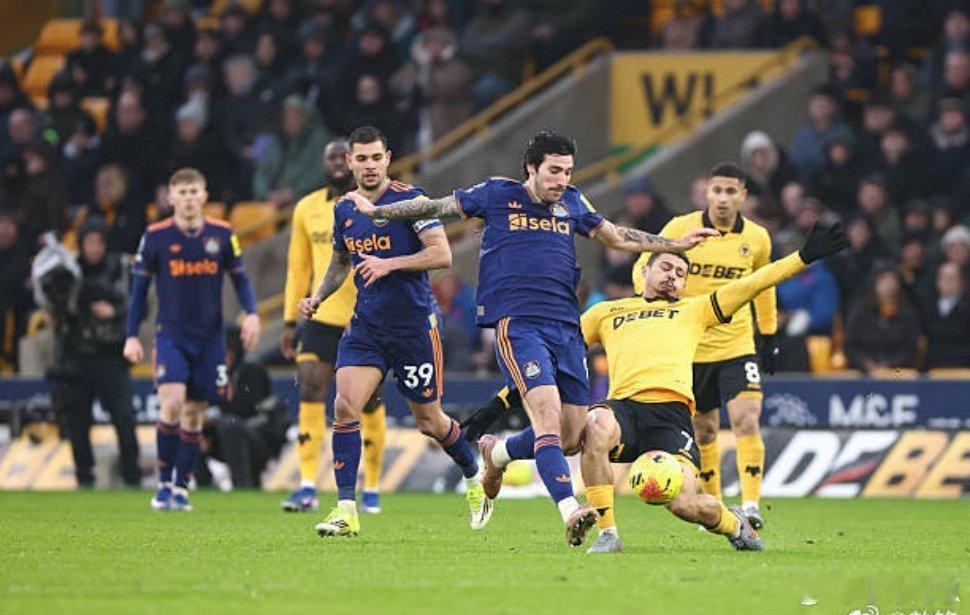 狼队0比0纽卡斯尔你很难想象，英超有一支联赛四轮不败的队儿，倒数第一的狼队！曼