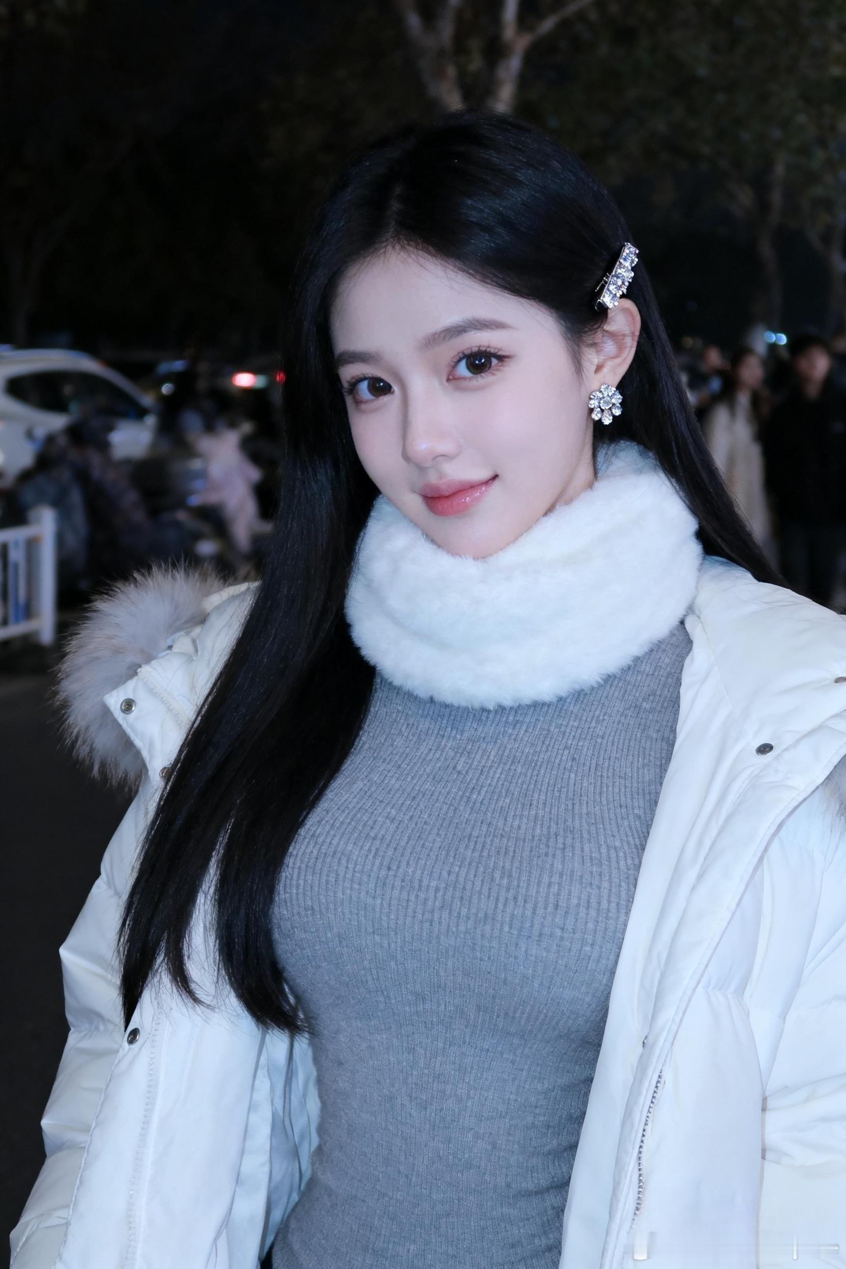 不要忘了存一些秋冬拍照姿势📸✨那是必须的！最喜欢在假期里到处玩了！聂小仙行摄漫