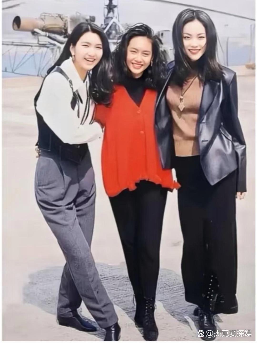 王菲20年前的穿搭太有前瞻性，除了鞋子偏日常，单品放到现在依旧时髦在线，审美绝了