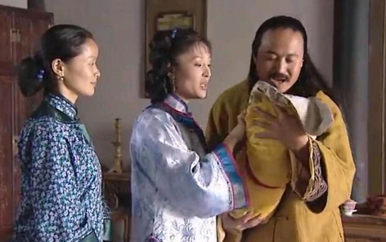 1864年，太平军悍将蔡元隆辞职回家，纳了三房小妾，生了6个孩子，购置田宅，日子