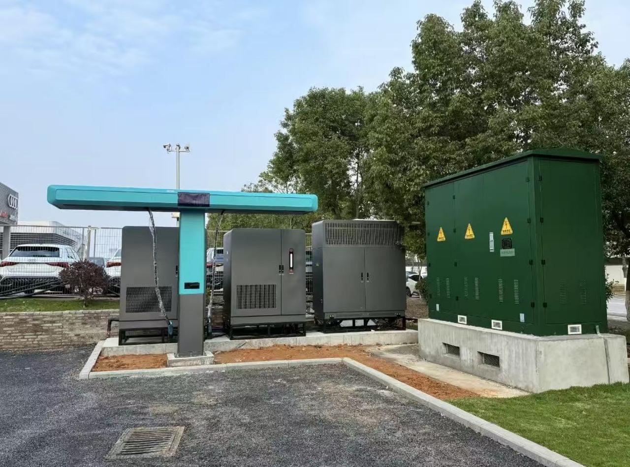 “比亚迪闪充功率那么大，周边的居民会不会遭殃？”。“多车充电时，充电功率会不会