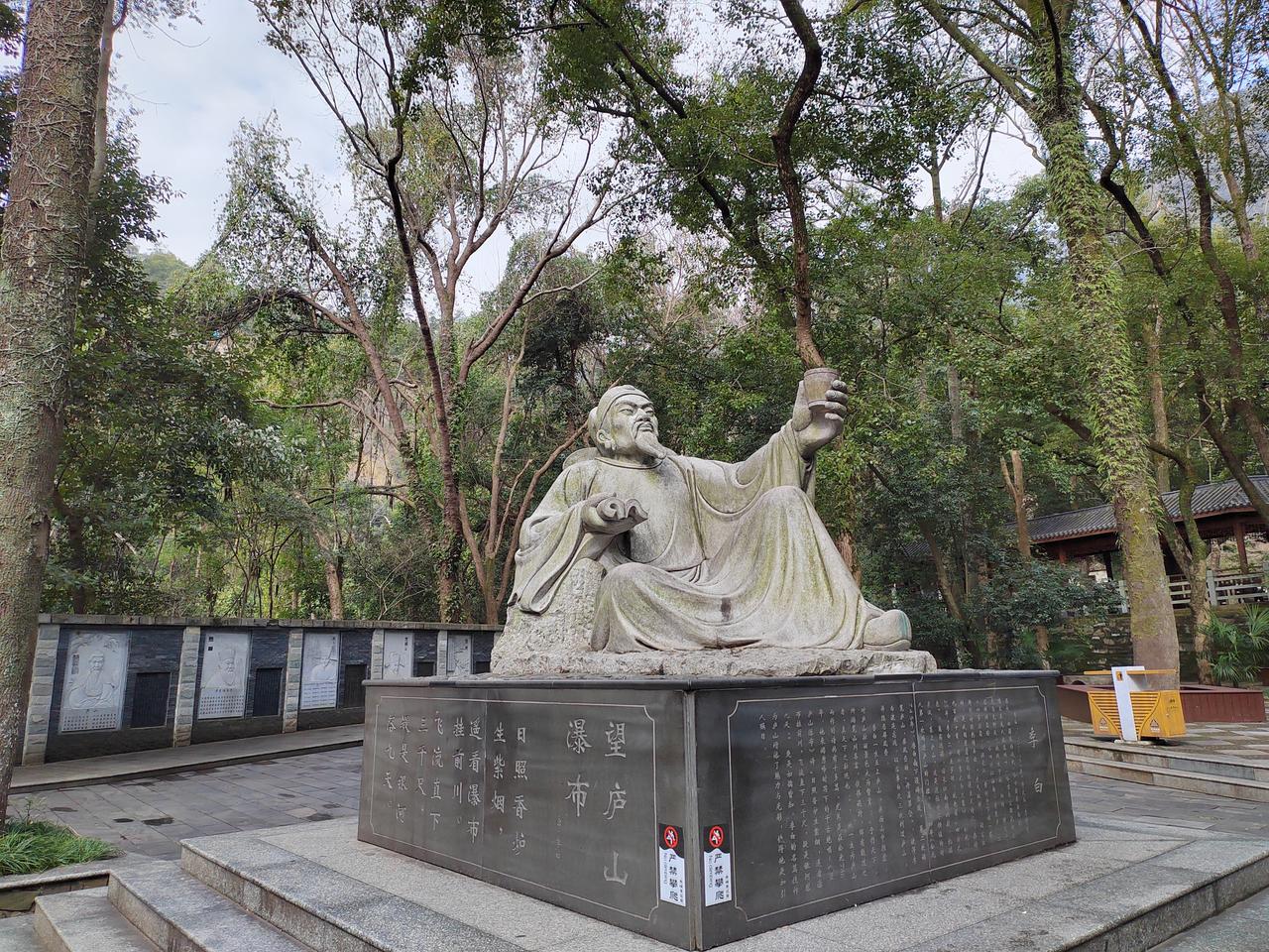 庐山与黄山哪个更美更值得一看?五岳归来不看山，黄山归来不看岳。明代地理学家徐