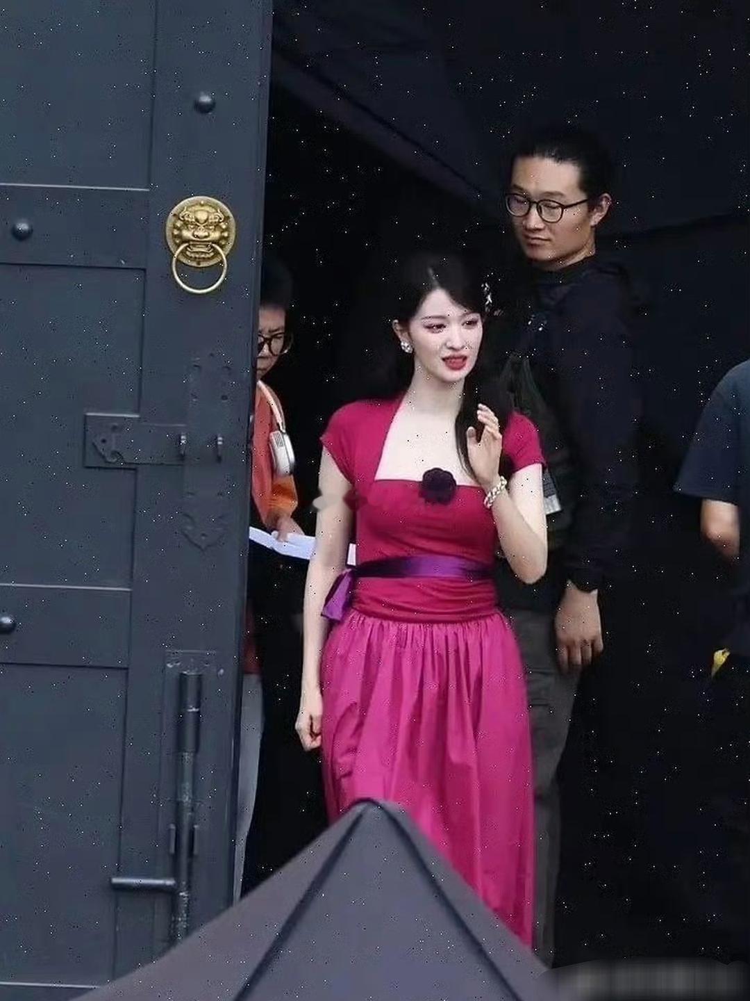 为啥王楚然老穿不太好看的衣服，反倒配角的造型都还挺出彩的