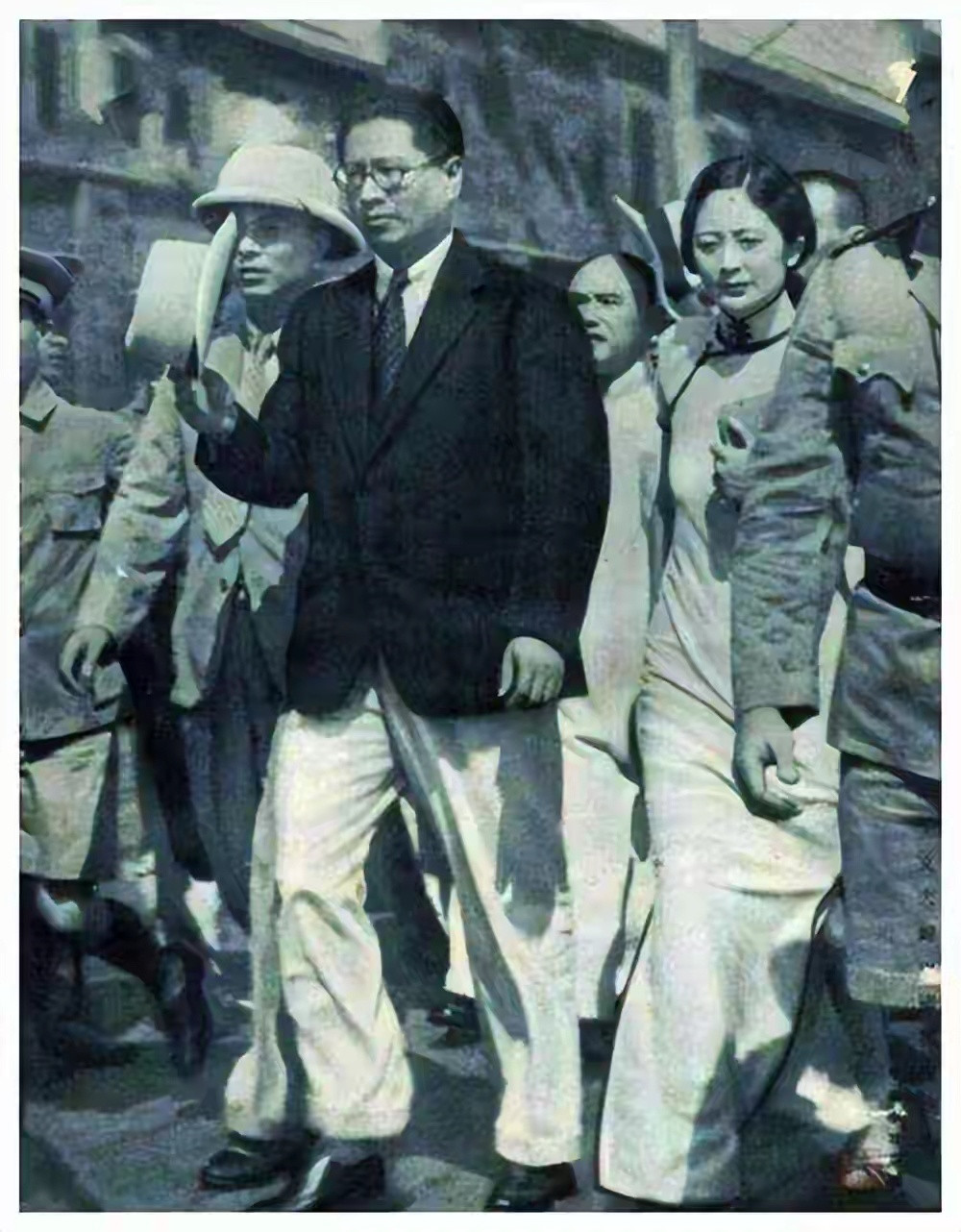 宋子文的妻子有多美？看了二人合影，网友：这才是豪绅配美人啊！