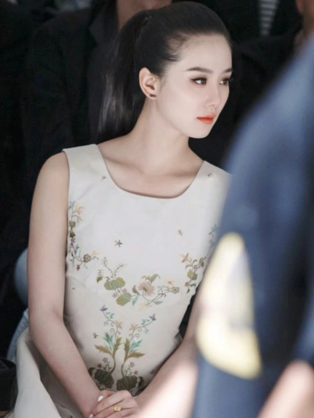 刘诗诗早期看秀大光明贴头皮造型