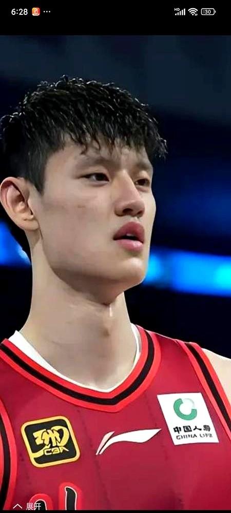 太狠了！从23分到3分，杜锋真的一点面子都不给。上一场京粤大战，曾凡博还狂砍