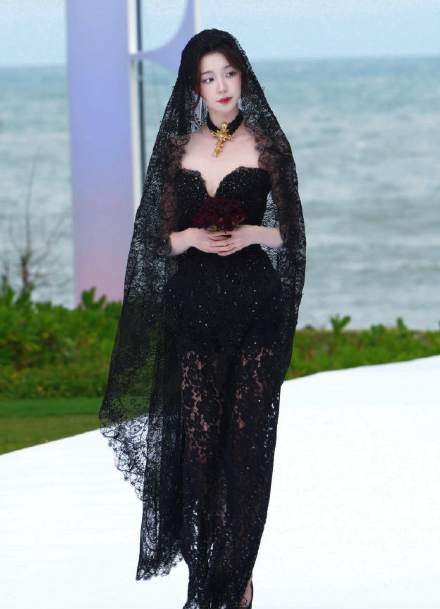 易梦玲黑纱裙好性感​​​！好漂亮