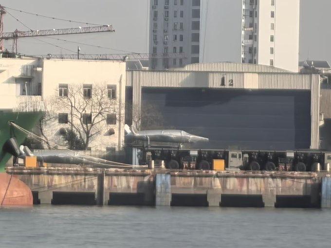 CCA/UCAV模型再次曝光，这些无人机模型在为登上076型两栖攻击舰进行试验