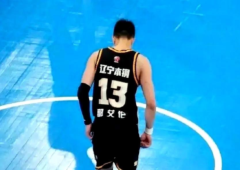 辽篮新外援这事，别再传P图了！辽宁队4月5号官宣了，新来的大外援叫杰登·勒迪