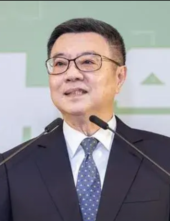 卓荣泰又开始夸夸其谈了，卓荣泰最近声称：台湾在“中华民国宪法架构下”，台湾并非趋