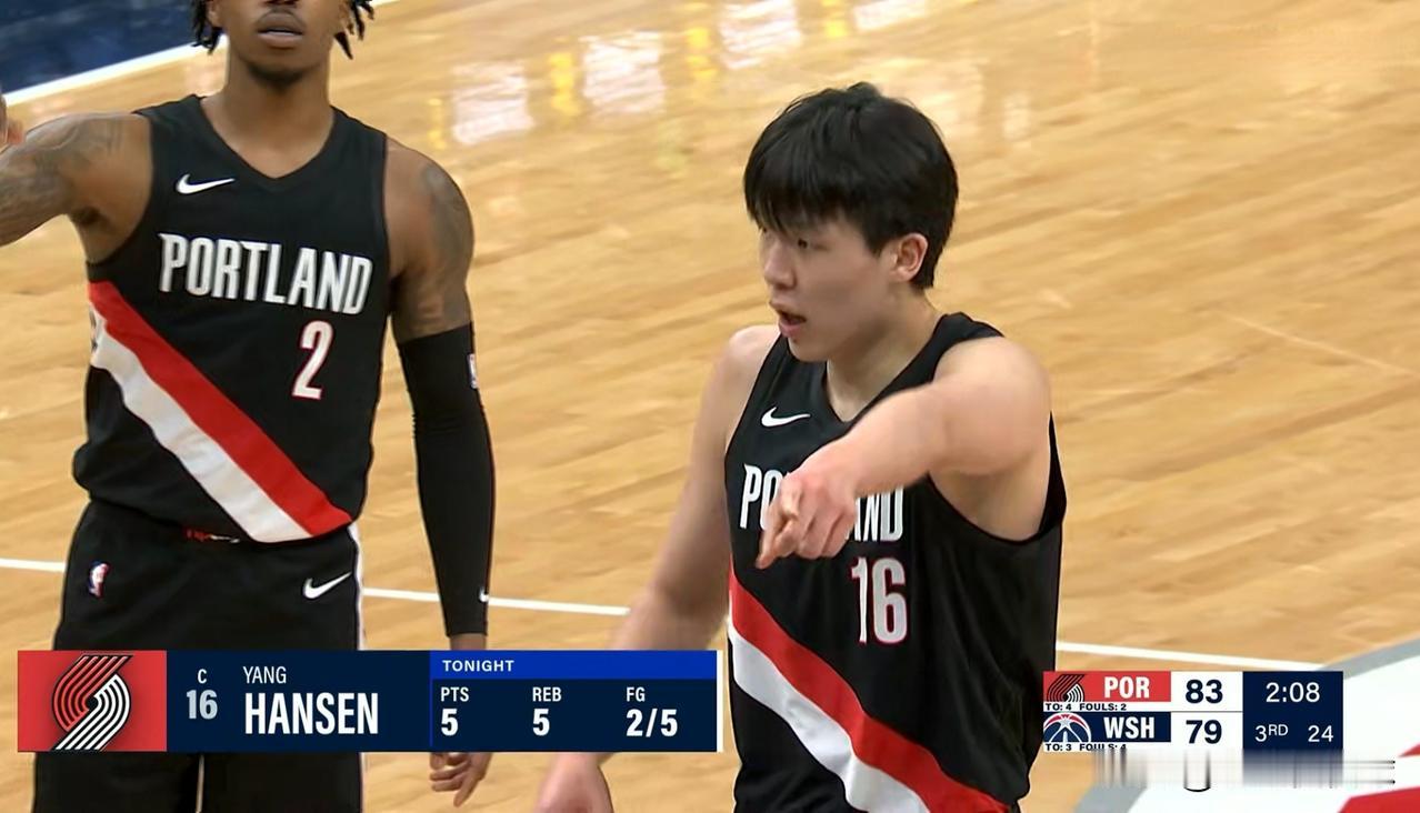 开拓者新秀杨瀚森终于扬眉吐气了一回！虽然今天开拓者在客场以111：115惜败于奇