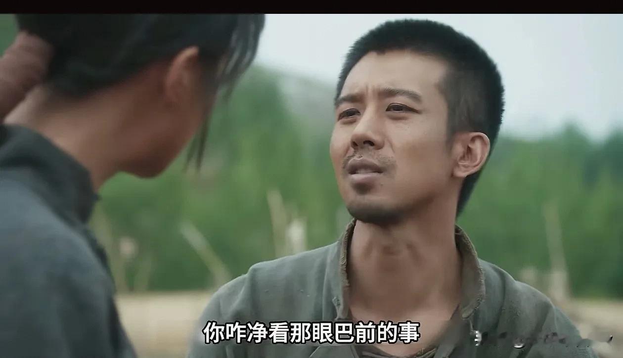 《生万物》今晚看的时候发现个细节，铁头在自己的地里随意踩踏，而银子都是小心翼翼的