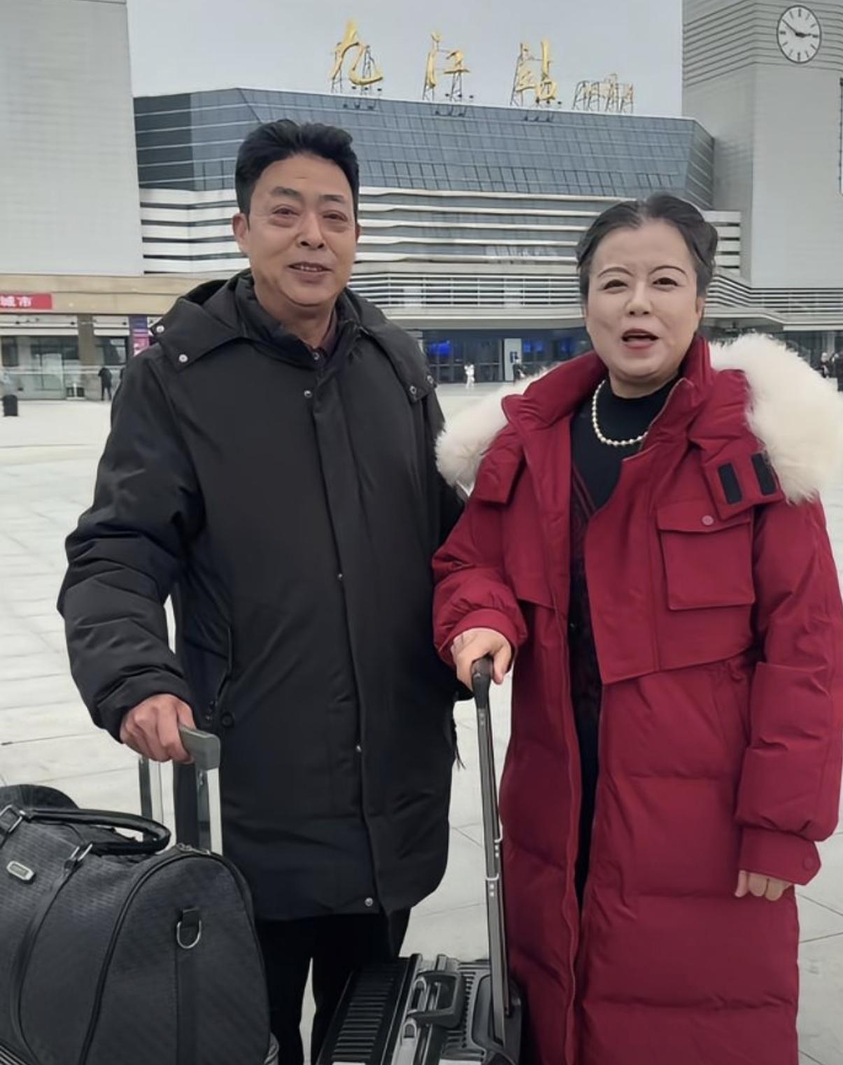 家人们姐姐们早晨好，朋友们，好消息来了！2026年的第一天，许敏和姚爸，这一对令