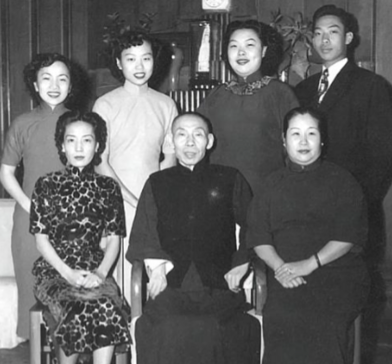 1965年，杜月笙的四姨太姚玉兰外出打牌，突然全身燥热，坐立不安，她心中有不好的
