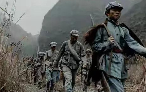 1934年红二十五军主力长征，留下138名战士坚守鄂豫皖山区，由李隆贵带领。在敌