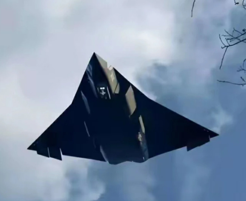 在现今这个<em>蓝色星球</em>上，中国对领空的管理极为严格。二万米以下的空域，其他国家或许有