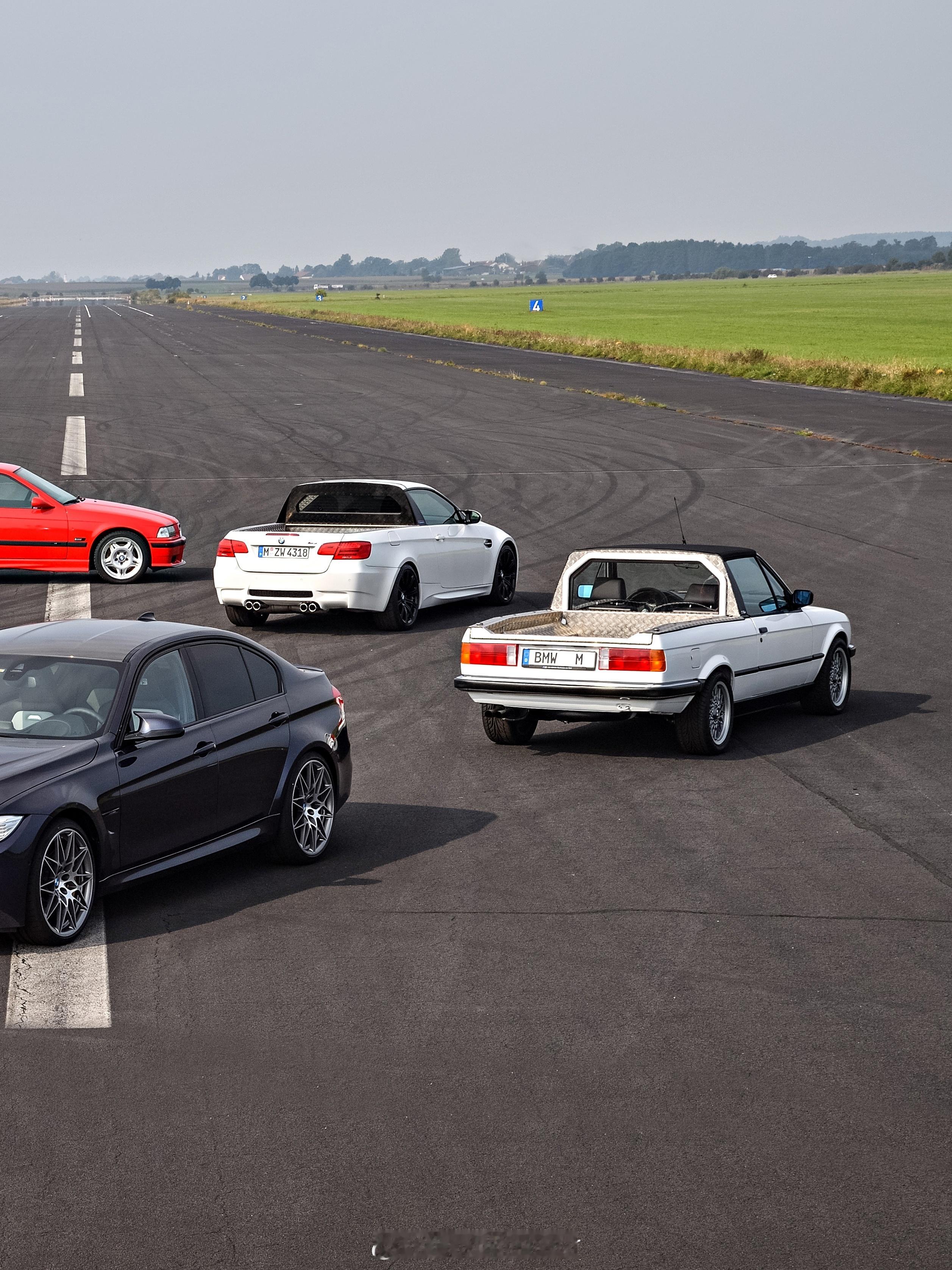 明天就是春节了，现在过年没以前有意思了