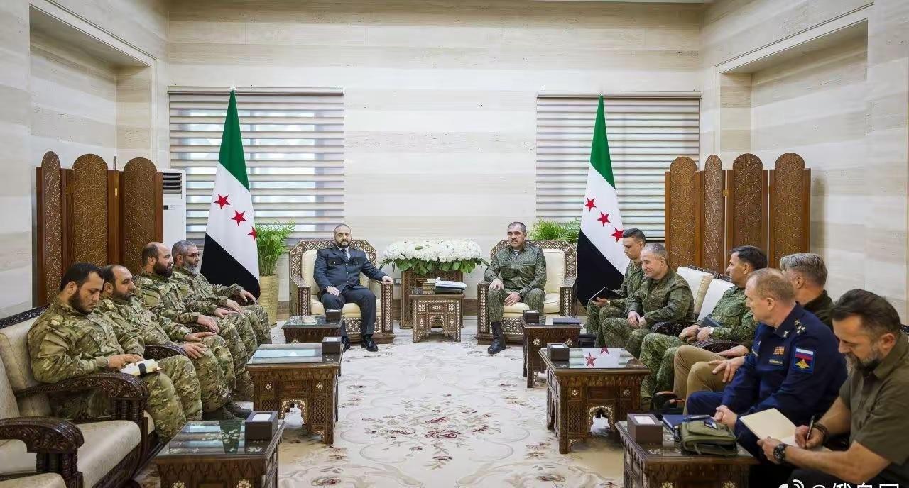 某些乌粉为了朱拉尼骂人，就是因为反对大鹅。可是朱拉尼已经跟了大鹅成了朋友。朱拉