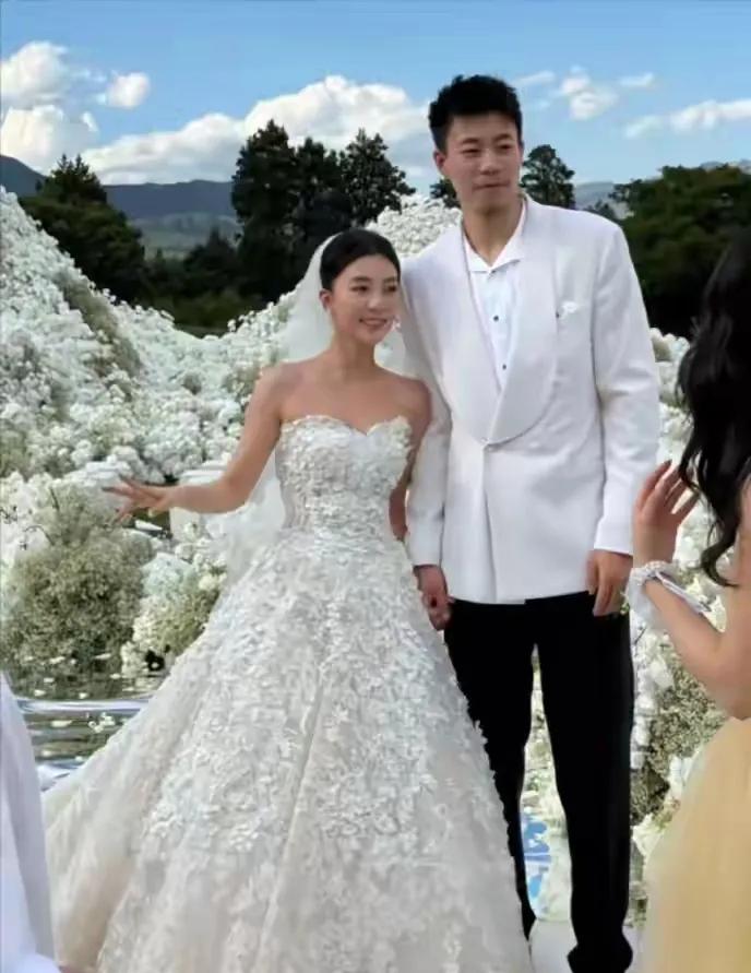 张镇麟大喜之日，郭艾伦亲临现场，辽篮将士征战全运会未能出席。辽宁队全体球员说了，
