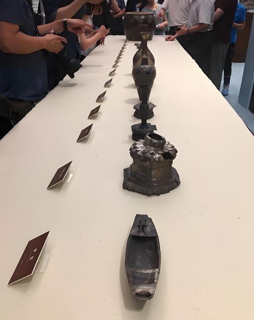 41年前，河南有位农民在自家院子里盖豆腐坊时，竟意外从地下挖出一口水缸来，离奇的