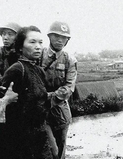 蔡孝乾被捕时之前，其实朱枫已经拿到了吴石为她开具的通行证，但是当她到达定海后，始