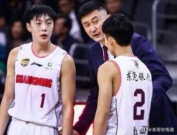 发现一个新问题昨天宏远大比分败给上海今天深圳又大比分败于同曦我夜观星象，发现两队