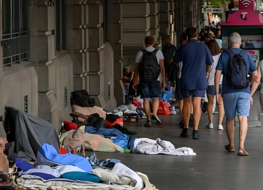 牢A爆料，全世界每年都有几百万润人奔赴西方，说得更直白点，这无异于源源不断的