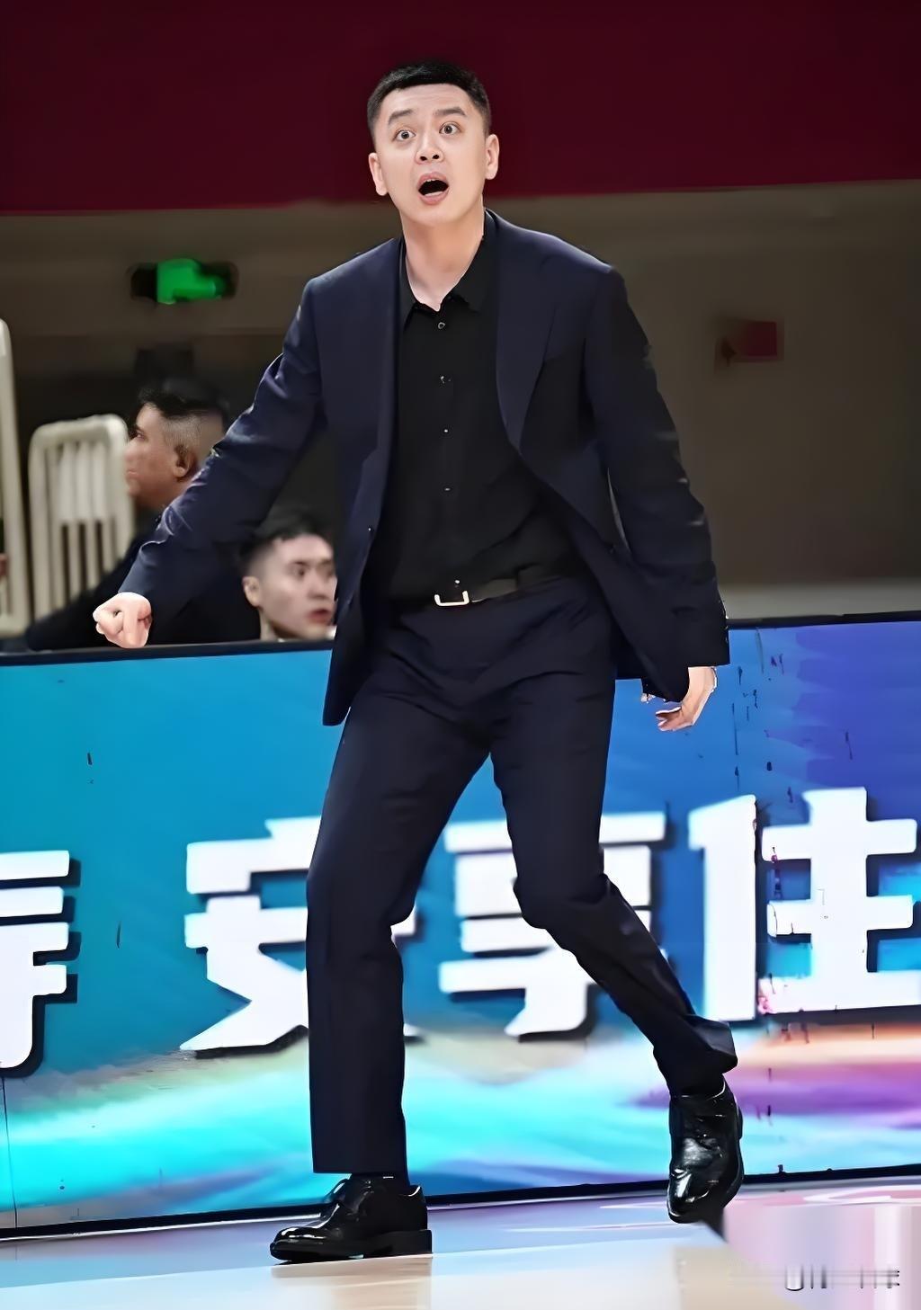 杨鸣不满判罚遭驱逐！辽宁81：94不敌北汽，看看球员数据，谁尽力了？！01、