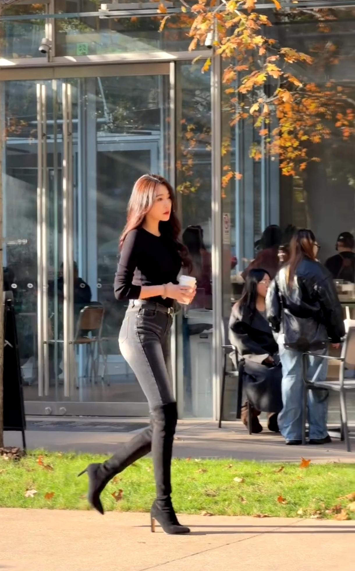 晒图笔记大赛牛仔裤高跟长筒靴穿搭果然很炸街，真靓！