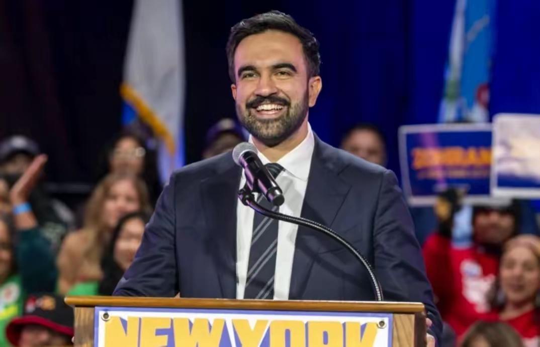 马姆达尼当纽约市长前，说他要让纽约实现免费公交，免费幼儿园。结果他当上纽约市长