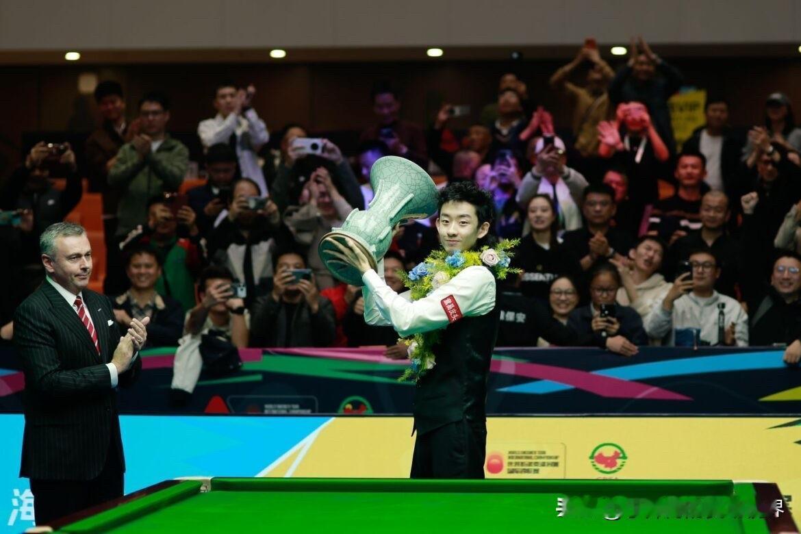 吴宜泽职业生涯至今每个赛季的奖金收入：2018/19赛季：0英镑2019/